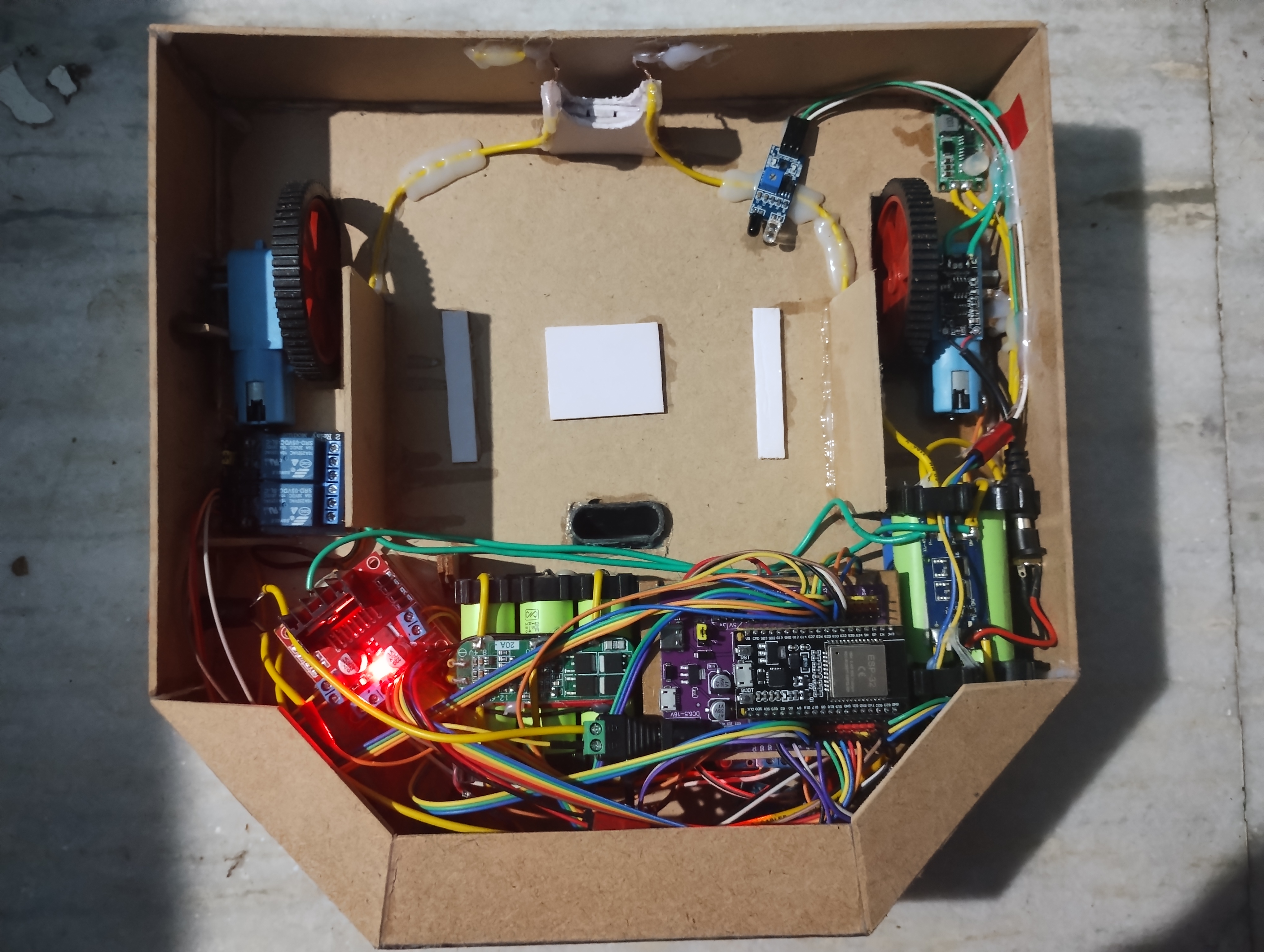 Smart Cleaning Bot — AtomQuest 2025 — View 3
